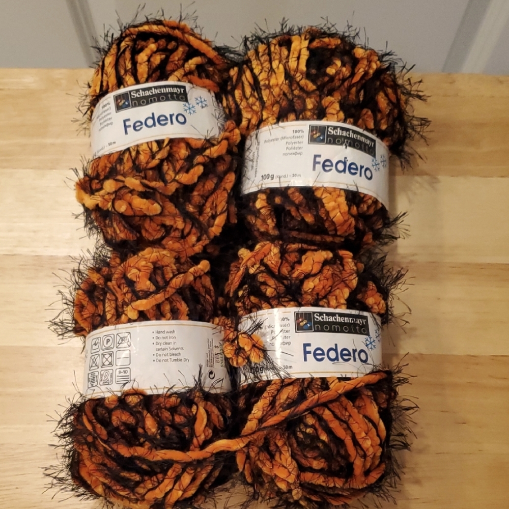 4 Skeins Federo Yarn 100g 50m - Black and Orange